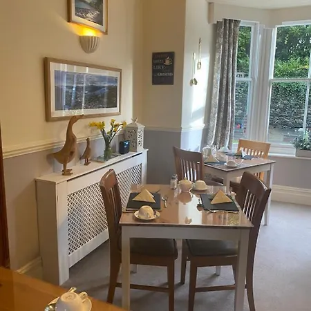 Melbourne Pensión 4*