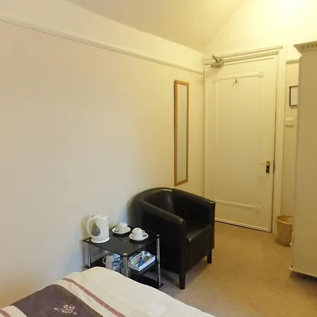 Pensión Melbourne 4*